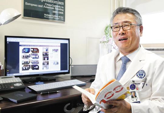 반세기 가까이 세브란스 병원 의사로 일하다가 원장직까지 마치고 정년 퇴임을 앞둔 이철 교수.
