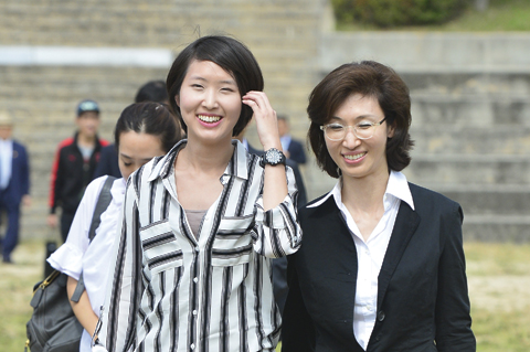 
	[여성조선] SK 최태원 회장 둘째 딸 해군사관학교 입소 현장
