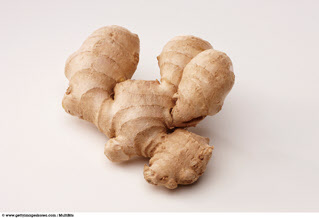 Ginger root on white background, close-up/생강