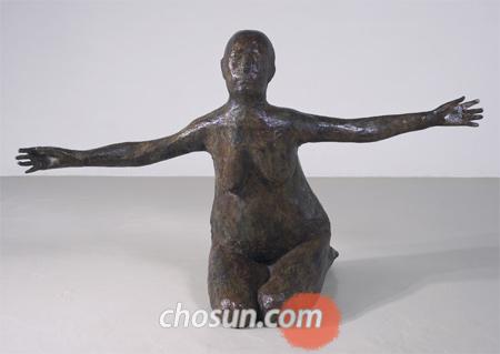 2001년작 ‘Pyre Woman kneeling Ⅱ’ 사진