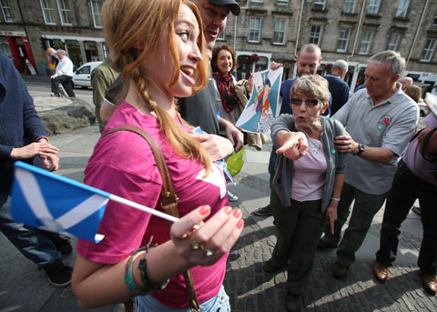 스코틀랜드 에든버러에서 열린 분리·독립 지지 시위에 참가한 여성