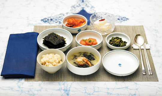 이순자 전 교수가 평소에 차리는 밥상. 정성과 깔끔함이 잘 드러난다.