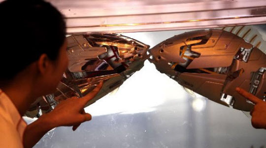 한국과학기술정보연구원(KISTI)은 올해의 10대 미래유망기술 중 하나로 생체모방로봇을 선정했다. 사진은 2012년 여수세계박람회 당시 공개된 로봇물고기 '피로(FIRO)'. / 조선일보DB
