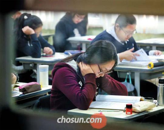 [2015 수능] 국어B형(문과생 응시) 91점 이상·수학B형(이과생 응시)은 만점자만 1등급될 듯