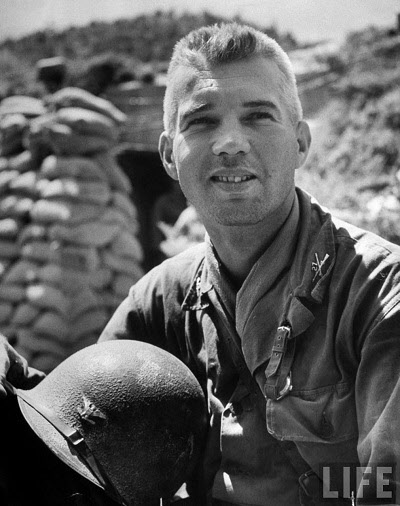 존 마이켈리스 미 25사단 27연대장. 다부동 초입의 길목을 막기 위해 미 8군이 1950년 8월 그를 국군 1사단 방어지역으로 급파했다. 미남의 장교로, 나중에 미 8군 사령관으로 부임한다. '라이프'에 실린 사진.