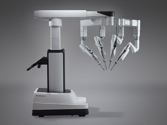 4세대 모델인 다빈치Xi는 수술 준비 시간를 대폭 줄였고 4개 로봇팔의 움직임이 더 자유로와졌다. 또 의사의 눈 역할을 하는 3D 비전시스템도 개선됐다. /인튜이티브서지컬 제공