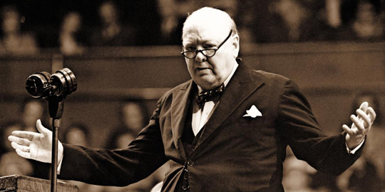 영국 총리가 된 처칠은 대국민 연설로 사람들에게 용기를 주어 제2차 세계대전을 승리로 이끌었어요.