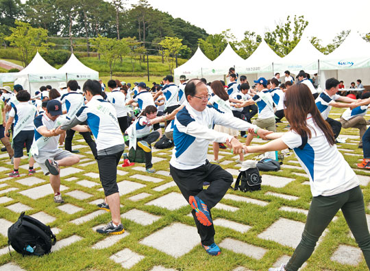 ‘건강나눔도심걷기’ 캠페인에 참가한 직장인 100여명은 15주간의 미션 수행활동을 통해 건강과 팀워크를 다졌다.
