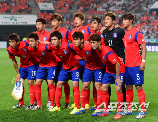 [축구상식백과]2.축구는 왜 11명이 뛸까 - 조선닷컴 - 스포츠 > 축구” style=”width:100%” title=”[축구상식백과]2.축구는 왜 11명이 뛸까 – 조선닷컴 – 스포츠 > 축구” loading=”lazy”><figcaption>[축구상식백과]2.축구는 왜 11명이 뛸까 – 조선닷컴 – 스포츠 > 축구</figcaption></figure>
<figure><img decoding=
