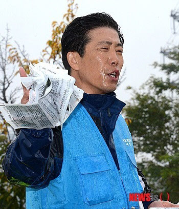 
박상학 자유북한운동연합 대표의 지난 2012년 기자회견 모습. /뉴시스
