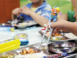 [맘 놓고 맡길 어린이집 없나요] 떼쓰는 아이도, 지친 교사도 