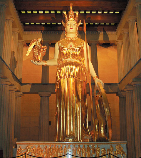 파르테논 신전 내부에 있던 황금으로 도금된 아테네의 신상을 미국 현대 조각가 앨런 리퀴르가 실물 크기로 복원한 작품. 미국 내쉬빌시 센테니얼 파크에 있다.