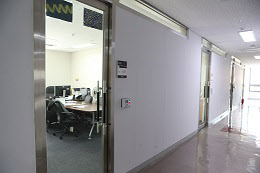 성희롱과 교수의 나태함 방지하고자, 연구실문 유리로 바꾼 대학