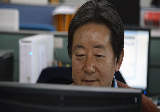 
		9급 행정직 최고령으로서 공무원 생활을 시작한 권호진씨는 59세다. / 김채호 기자
