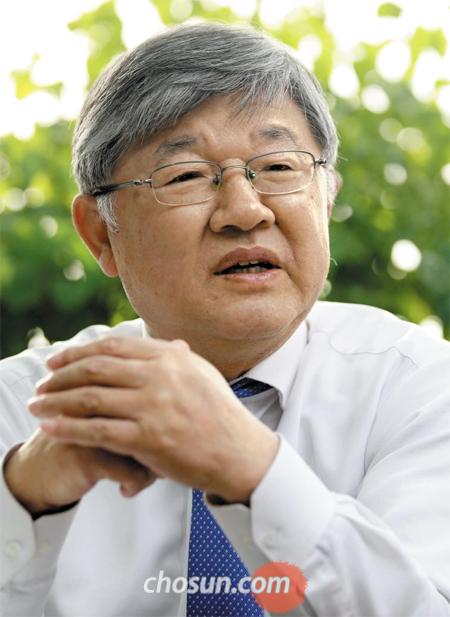 
	이은철 위원장은 “우리가 전문가인데 정말 위험하다면 왜 계속 돌리도록 하겠느냐”고 말했다.
