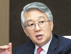 지난 6일 제주 서귀포시 제주국제컨벤션센터에서 박동훈 부사장이 올해 판매 전략에 대해 설명하고 있다.