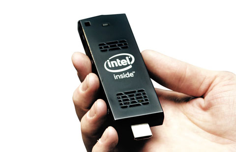 인텔의 초소형 PC ‘컴퓨트 스틱(Compute Stick)’. 윈도 운영체제가 내장돼 있다. 길이 10㎝, 무게 42g인 컴퓨트 스틱을 모니터나 TV에 꽂으면 일반 PC처럼 활용할 수 있다.
