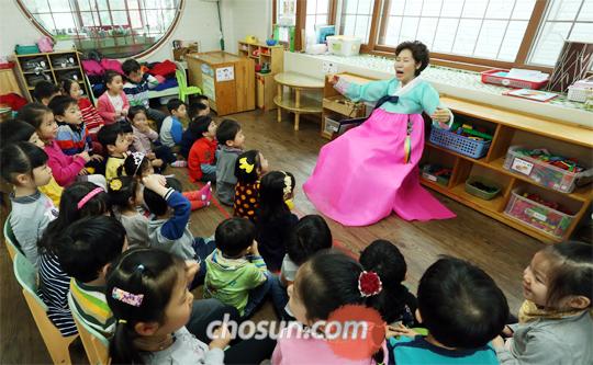 긴장하는 뽀로로… '이야기 할머니'가 떴다