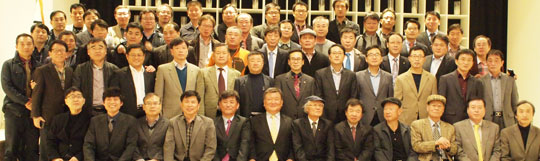 1976년 대구 대건고를 입학한 동기생들 가운데 58명이 각자의 인생에서 가장 기억에 남는 장면들을 묶어 책을 내고 지난 21일 한자리에 모여 출판기념회를 가졌다.
