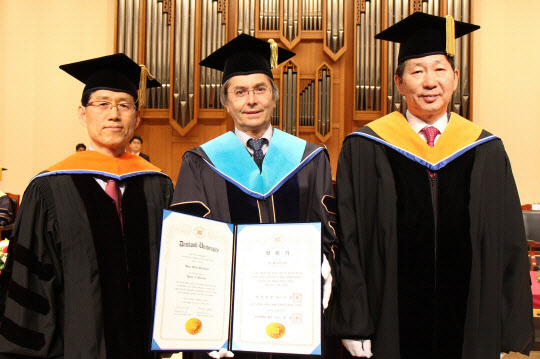 단국대, 독일 드레스덴공대 총장에게 명예 박사 학위 수여