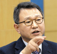 김영호 감사원 사무총장이 3일 감사원에서 해외자원개발 사업 성과 분석 감사에 관한 내용을 설명하고 있다.