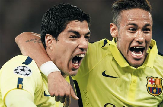 
	�ٸ����γ��� ���̽� ���Ʒ���(����)�� 16�� ������ �ĸ����� ���� �ĸ� �������Ͱ��� UEFA è�Ǿ𽺸��� 8�� 1�������� ���� ���� �� ���̸����� �Բ� �⻵�ϰ� �ִ�.
