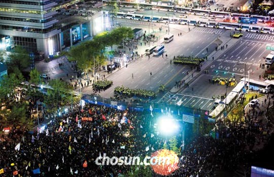 
	��ȭ���� �߸����� �Ϻ� �����ڵ�, ������ ��ġ - ȣ ���� 1�ֱ��� 16�� �� ���� �߱� ���ﱤ�忡�� ���� ������ȣ ������ �߸�ȭ������ �����ߴ� ����� �Ϻΰ� û�ʹ�� ���ڴٸ� ���η� ���������� ������ ������ ���� ����� �̵��� ���� �ִ�. �� ������ ���� ������ ������ ��ð� ����ư�, ��ٱ濡 ���� �����ε��� ������ �ɾ�� ���߱����� �̿��ؾ� �ߴ�
