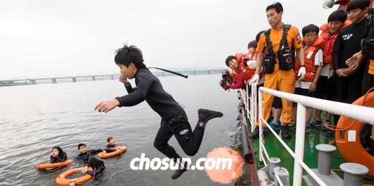 [세월호 1년] 수상안전 교실엔 수강생 3배 이상 늘어… 수학여행 대신 학급별 체험학습