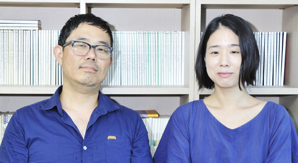제1회 김현문학패 수상자 성기완(왼쪽)과 한유주.