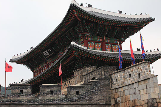 수원 화성의 남대문격인 팔달문이다. 서울의 숭례문보다 훨씬 크고 웅장하다.