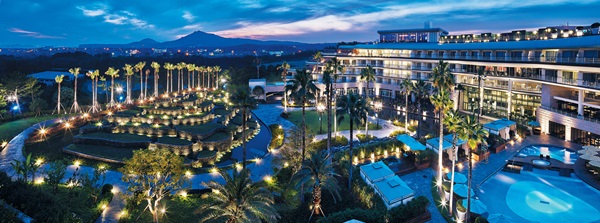 이랜드 그룹이 지난 여름에 오픈한 특1급 호텔 ‘켄싱턴 제주호텔’.