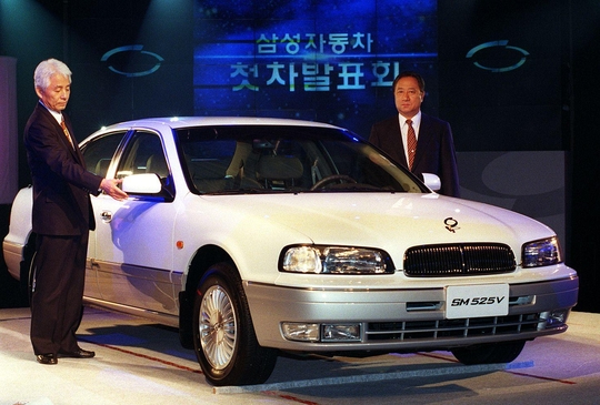 삼성자동차는 1998년 2월17일 서울 신라호텔에서 첫 생산 승용차 SM525V 출시 행사를 가졌다. /조선DB