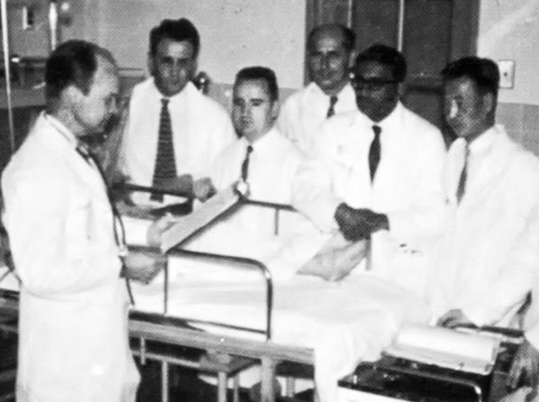 1950년대 후반 당시 서울대 의대 외과 이영균(맨 오른쪽) 교수가 미국 미네소타 대학병원에서 연수를 받고 있는 모습. 