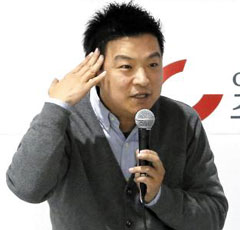 ‘2016 대한민국 재테크 박람회’에서 미니강연에 나선 개그맨 김생민씨가 재테크 비법을 풀어놓고 있다.