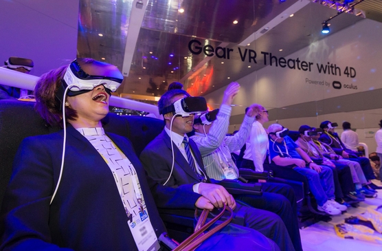 삼성전자가 CES 2016에서 공개한 ‘기어VR’ 4D 영화관의 모습 /삼성전자 블로그 캡처