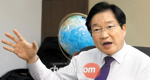 김영석 해양수산부 장관은 15일 본지와의 인터뷰에서“해양 레저 산업 육성, 수산업 수출 등을 통해 해양수산업이 국내총생산(GDP)에서 차지하는 비율을 현 6% 수준에서 10%로 늘리겠다”고 했다.