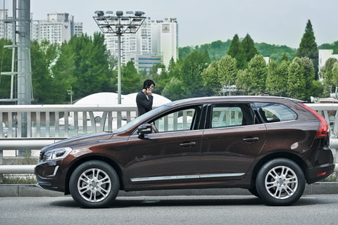 ¹è¿ì Á¤¿ì¼ºÀº º¼º¸ÀÇ SUV ¸ðµ¨ 'XC60'À» ź´Ù.