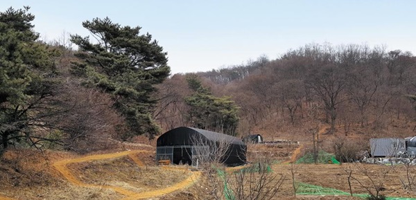 그린벨트 해제 시 도시형 고급 전원하우스 지역으로 탈바꿈할 수 있는 경기도 과천시 문원동 일대 도시지역내 자연녹지.