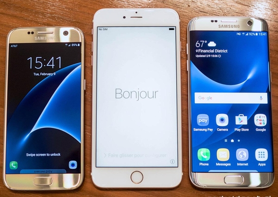 아이폰6s 플러스를 갤럭시S7(왼쪽), 갤럭시S7 엣지(오른쪽)와 비교해봤다. /박성우 기자