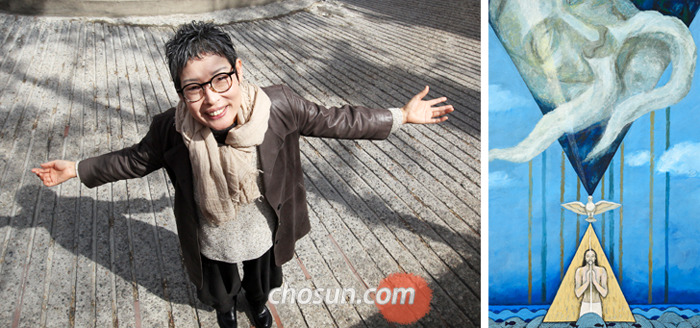 ‘서울주보’에 연재한 작품을 모아 성화(聖畵) 전시회를 여는 정미연씨. 정씨는 “기도하고 묵상하는 가운데 떠오른 영감을 모은 작품들”이라고 말했다. 오른쪽은 예수님이 세례받는 모습을 그린 작품.