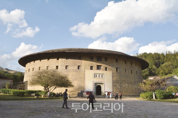 방어를 위한 독특한 집단 거주지 '푸젠성 토루'