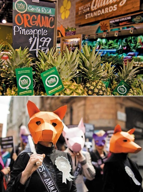 미 식료품점 홀푸드 마켓은 유기농, 공정무역 제품을 공급한다(위쪽). 영국 러쉬는 화장품 제조 과정에서 동물실험을 하는 행위를 반대한다. 동물에게 권리를 주자며 거리 행진을 벌이고 있다.