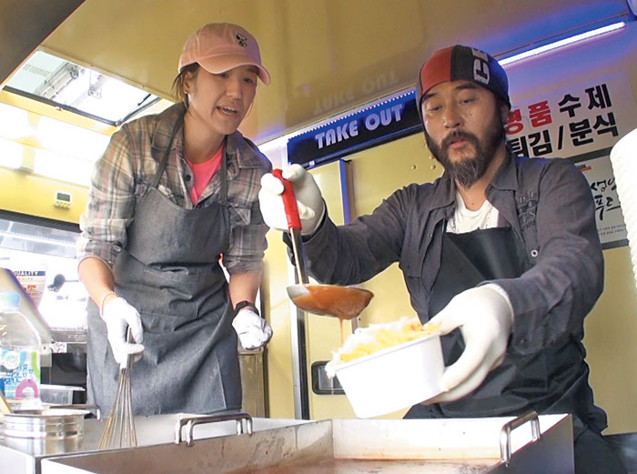 [TV조선] 푸드트럭 페스티벌 참여 - 조선일보 > 연예 > 방송[TV조선] 푸드트럭 페스티벌 참여