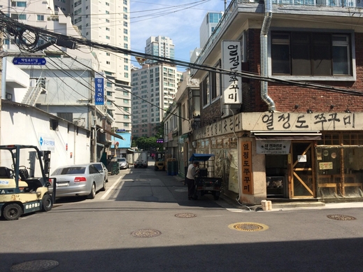  열정도 골목 주변에는 인쇄 공장이 많다. /이승주 기자