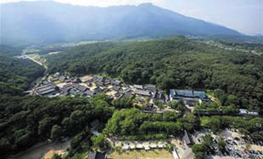 경남 양산시 영축산 통도사 전경.