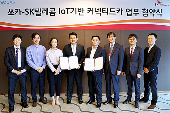 8월 22일 오전 서울 을지로 SK텔레콤 본사에서 열린 커넥티드카 업무협약식에 참석한 SK텔레콤과 쏘카 임직원이 포즈를 취하고 있다. / SK텔레콤 제공
