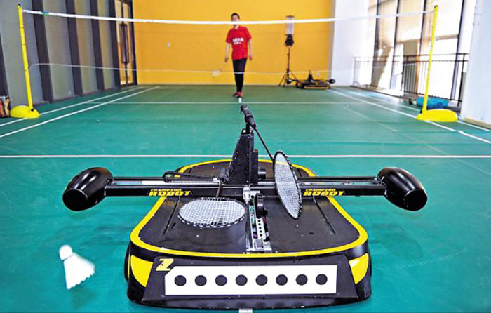 중국 전자과학기술대학이 개발한 배드민턴 로봇.