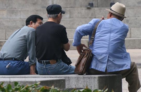 한국의 시니어 시장은 ‘노인=빈곤 인구’로 여겨지며 아직은 제대로 형성되지 않았다. 하지만 빠른 고령화 그리고 한국 가계 자산의 상당 지분을 보유한 베이비부머(1955~63년생)가 은퇴시기에 들어서면서 시니어 시장이 보다 커질 것으로 예상된다. / 조선일보DB