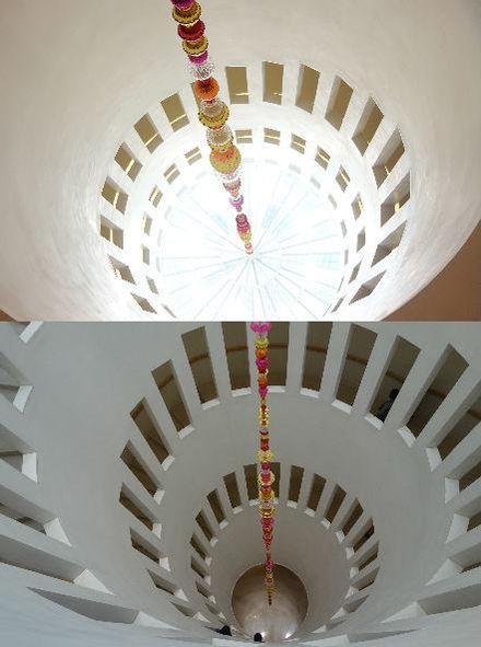  삼성미술관 리움의 로툰다 계단. 아래에서 바라본 모습(위)과 위에서 바라본 모습. /최문혁 기자