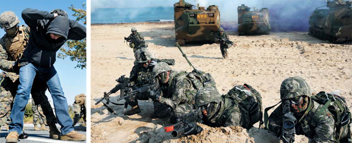 2016 호국 합동 상륙훈련에 참가한 한·미 해병대 장병들이 지난 2일 경북 포항 일대에서 북한 피란민이 대규모로 유입된 상황을 가정한 훈련을 하고 있다(왼쪽 사진). 양국 해병대가 북한 피란민을 수용하고 지원하는 훈련을 한 것은 처음이다. 오른쪽 사진은 해병대 장병들이 3일 포항 해안가에서 상륙 훈련을 하는 모습. 